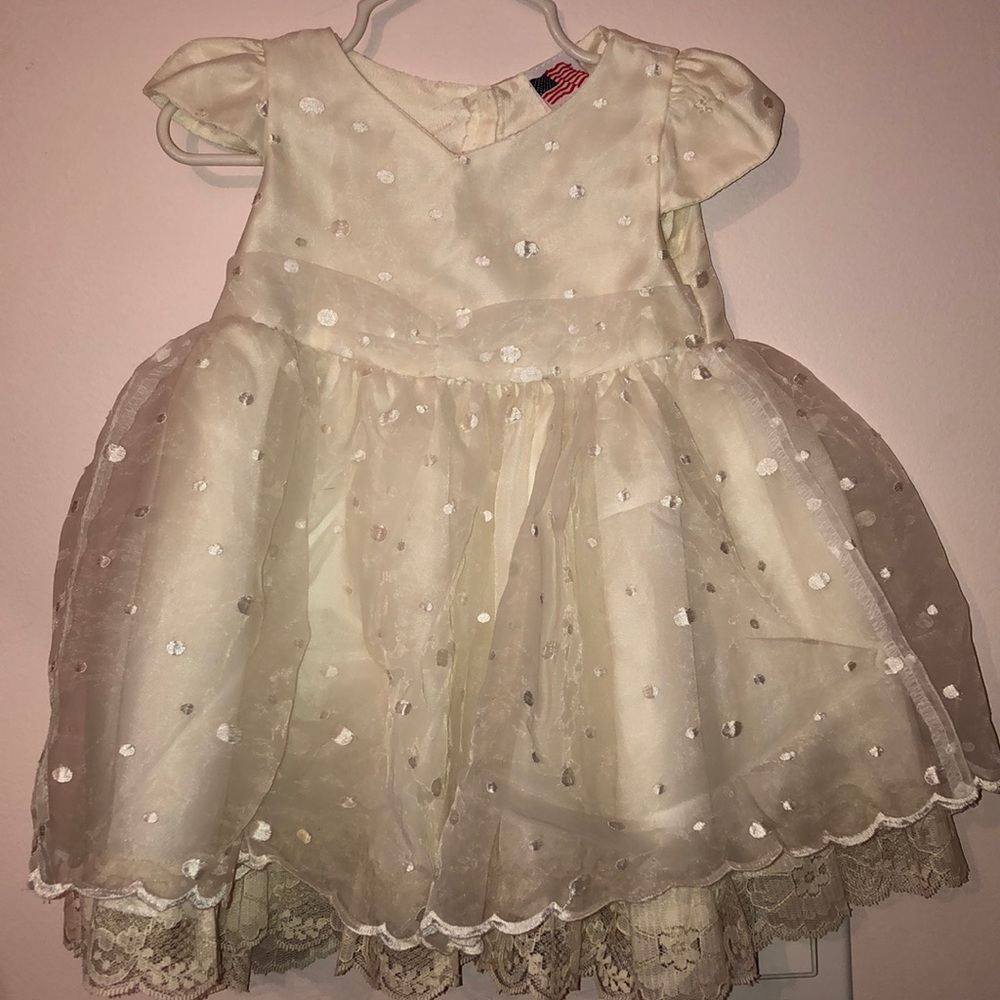 Cream Tulle dotted dress with lace 12-18 ?